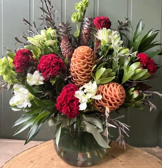 Tropical christmas arrangement